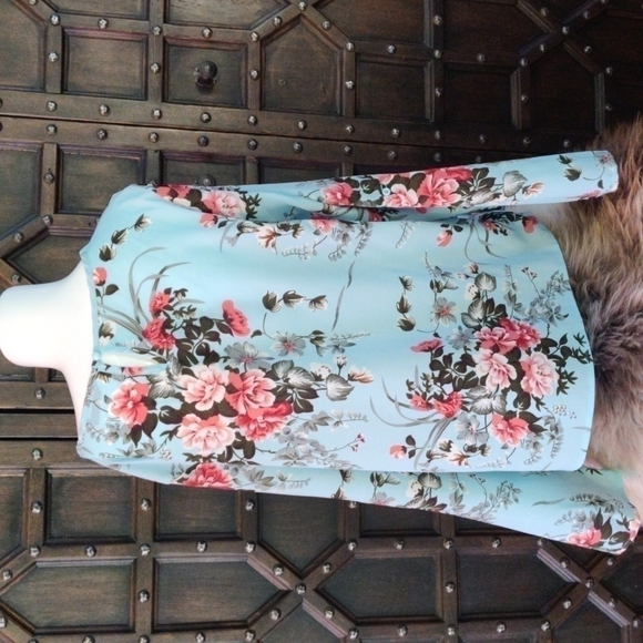 𝅺new Richly colored floral ladies size XL long sleeve blouse - Picture 5 of 6